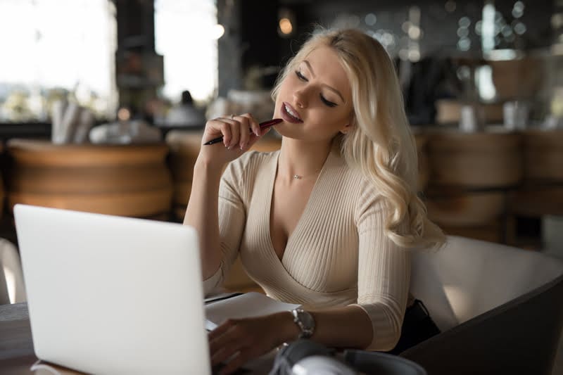 How  Dating Online Became Delusional